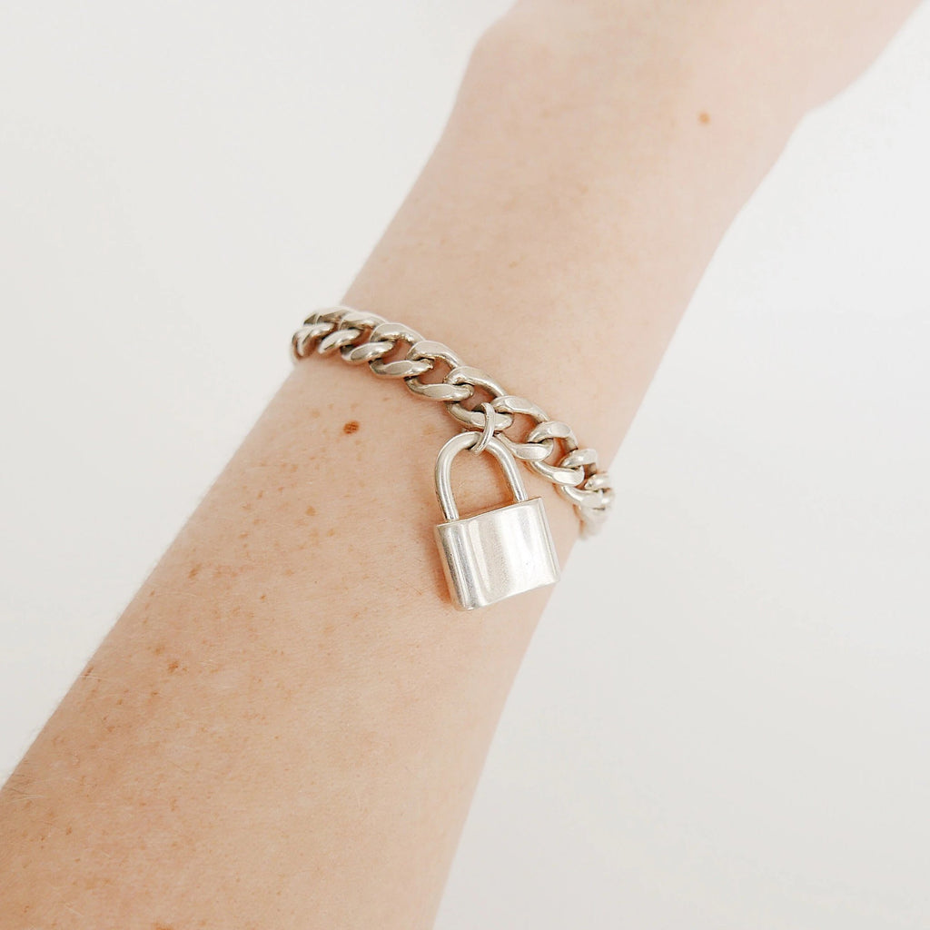 Bracelet with chain discount lock