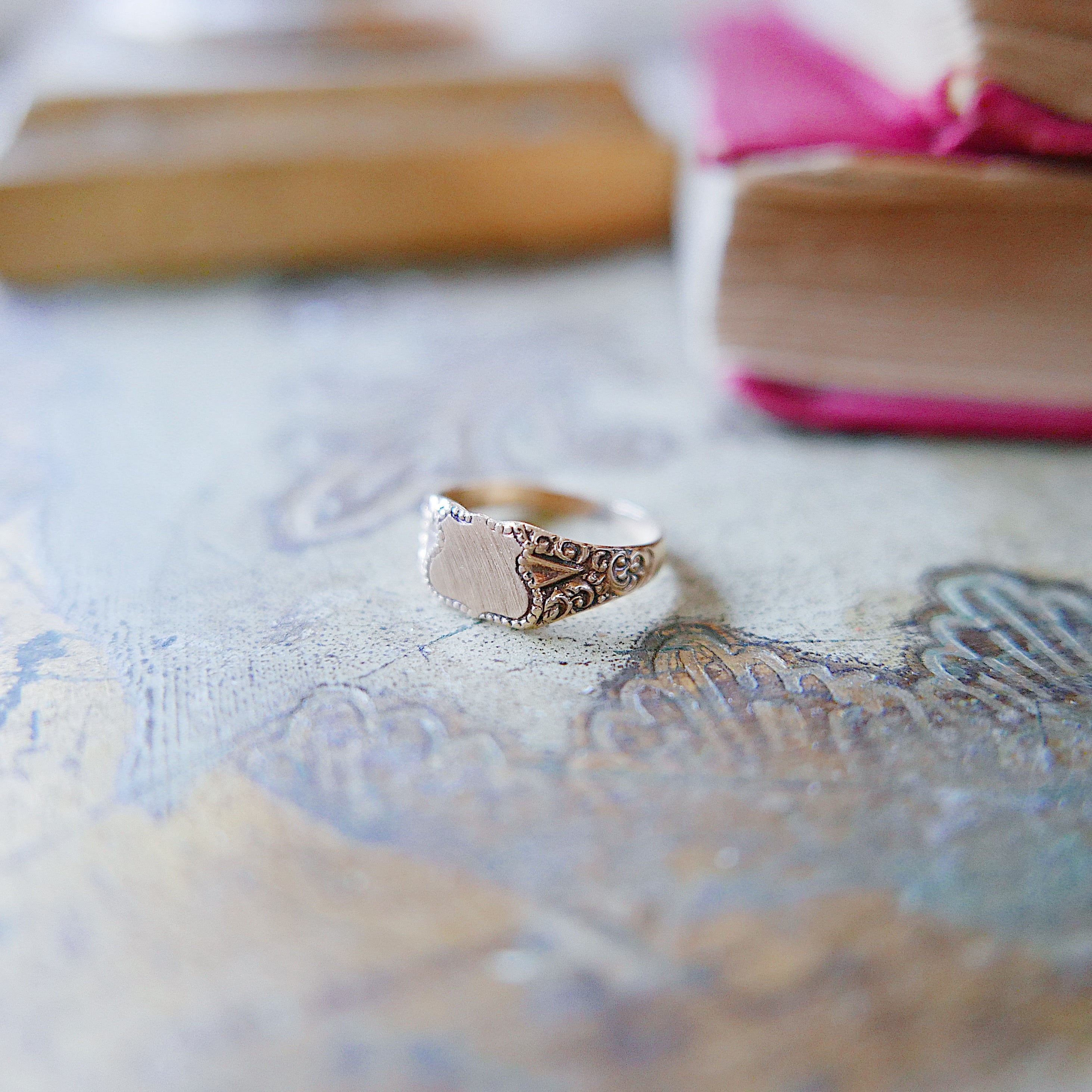 Vintage 14k Victorian Shield shaped signet Ring