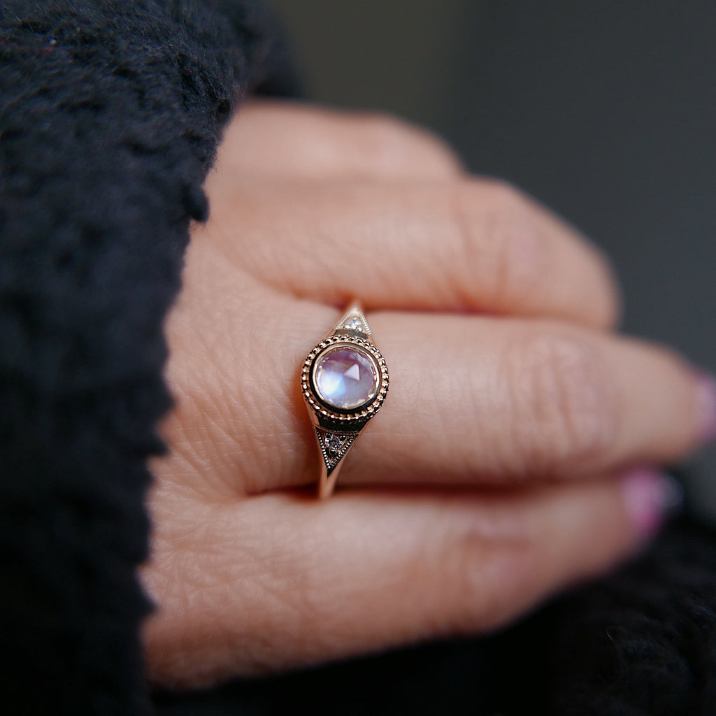 Rosecut Moonstone Signet