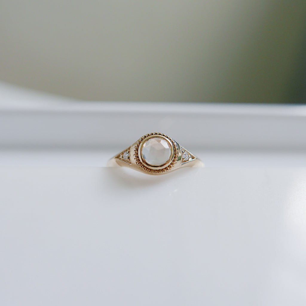 Rosecut Moonstone Signet