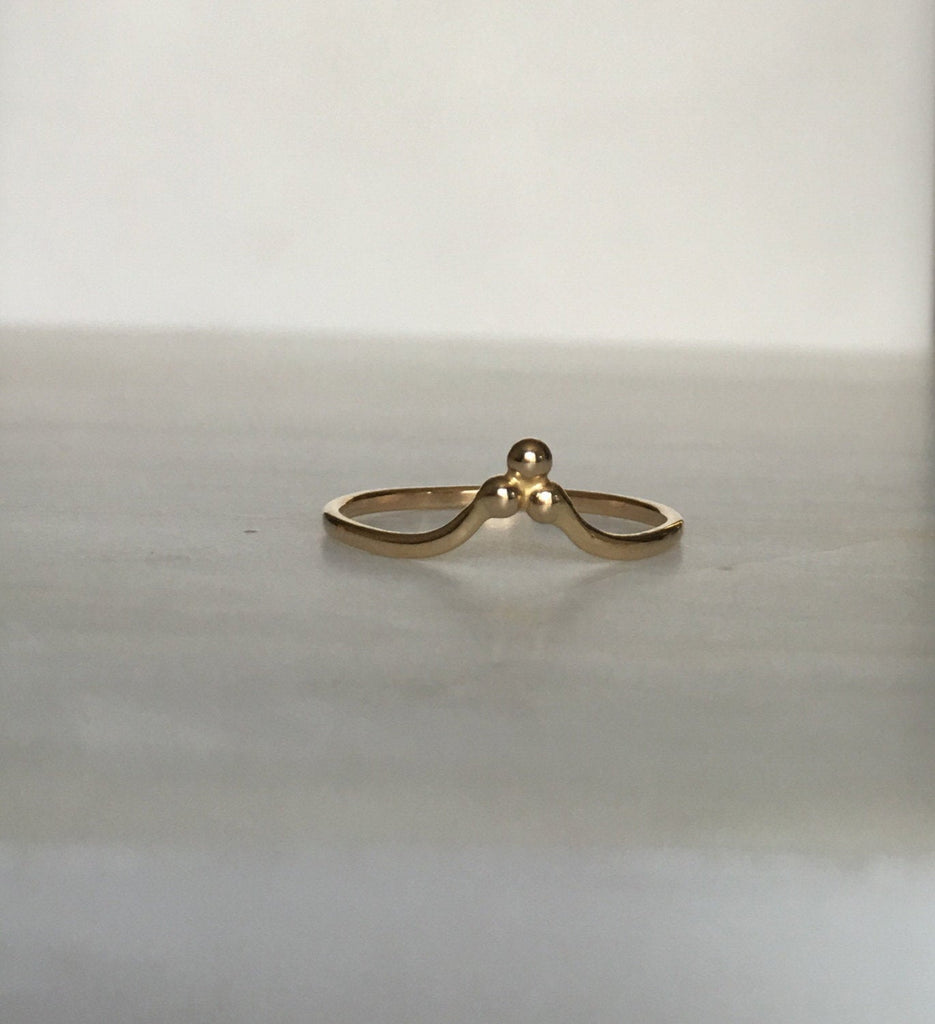 Three dot mini crown ring, three ball arc nesting  ring, Gold stacking ring, beaded hugging ring, gold bead crown ring, Three dot Arc ring