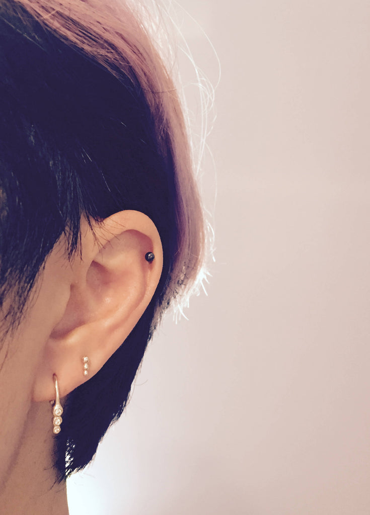 Ellipsis stud earring, ellipses, three dot earring, beaded bar earring, gold three circle earring, minimalist stud, everyday earring