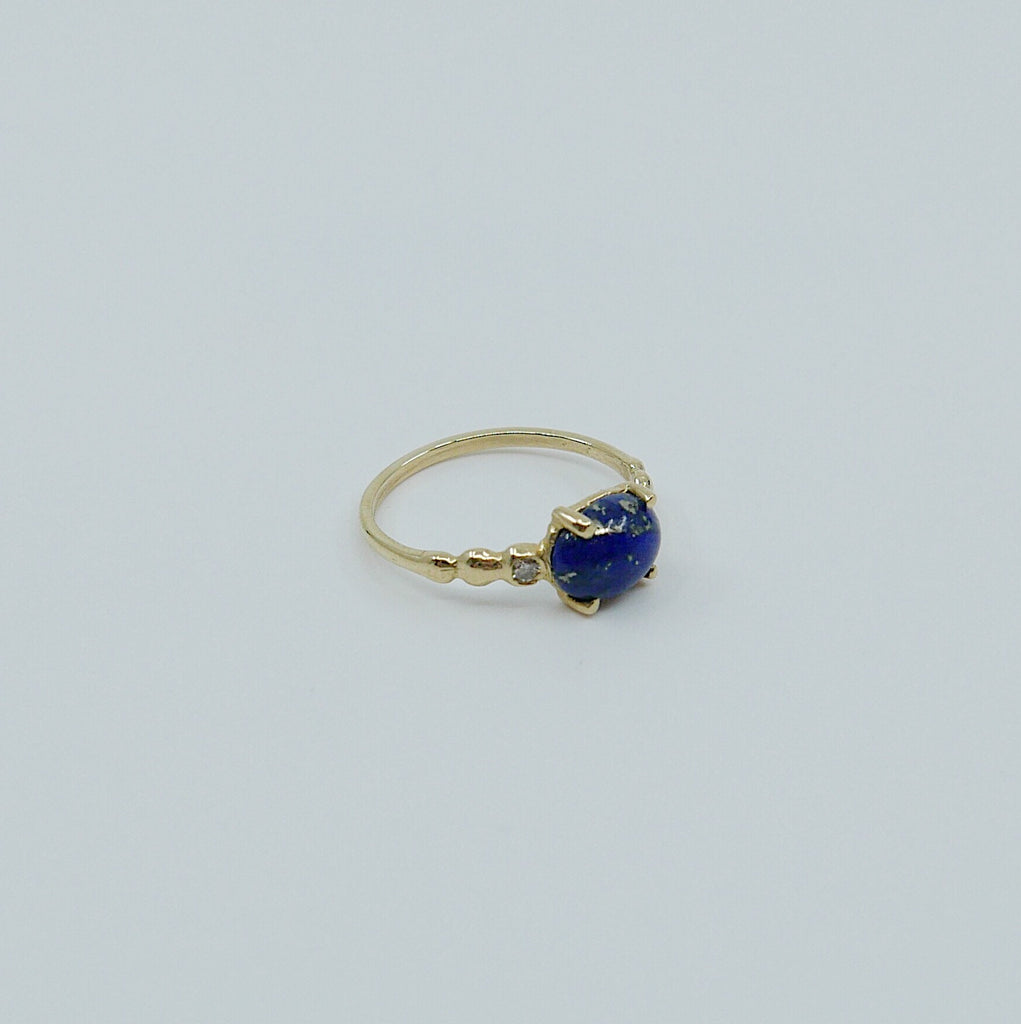 Ellipsis Oval Lapis ring, three stone ring, Lapis and diamond ring, 14k gold Lapis ring, Lapis and champagne diamond ring