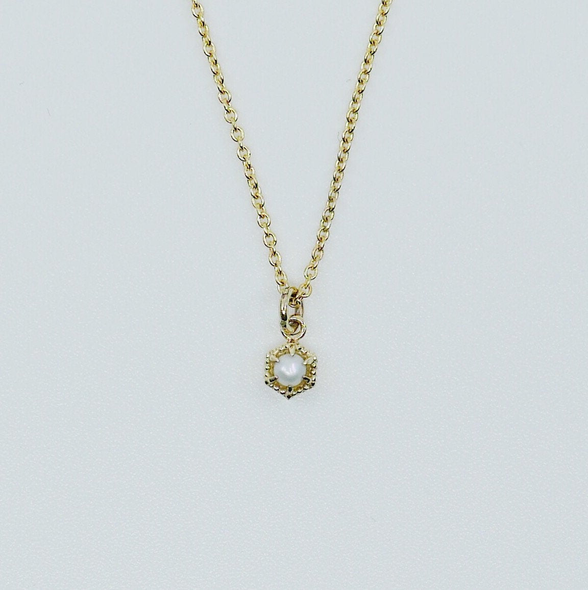 Frame Mini Pearl Necklace, small dainty pearl necklace, pearl solitaire necklace, small pearl necklace, pearl setting necklace
