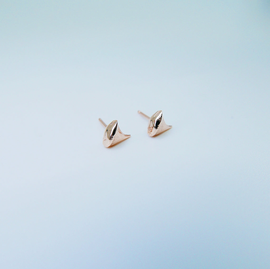 Rose Thorn Earring, thorn earrings, rose thorn studs, 14k rose gold earring, rose gold thorn earring