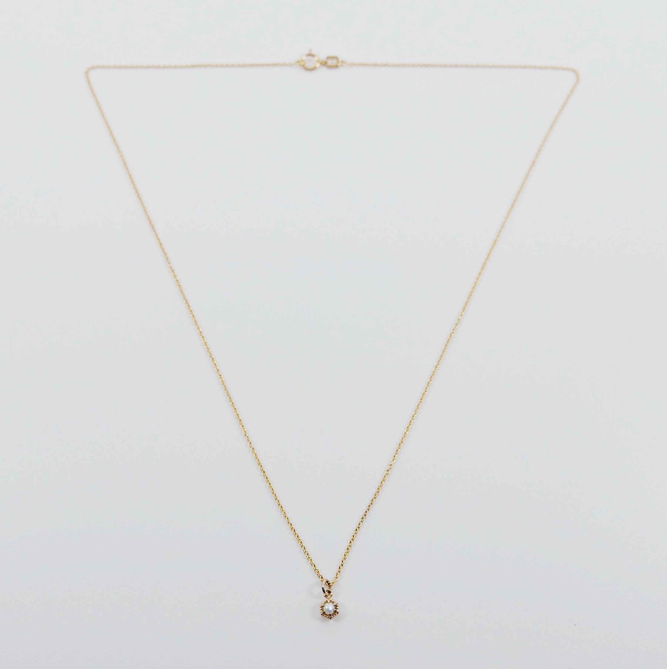 Frame Mini Pearl Necklace, small dainty pearl necklace, pearl solitaire necklace, small pearl necklace, pearl setting necklace