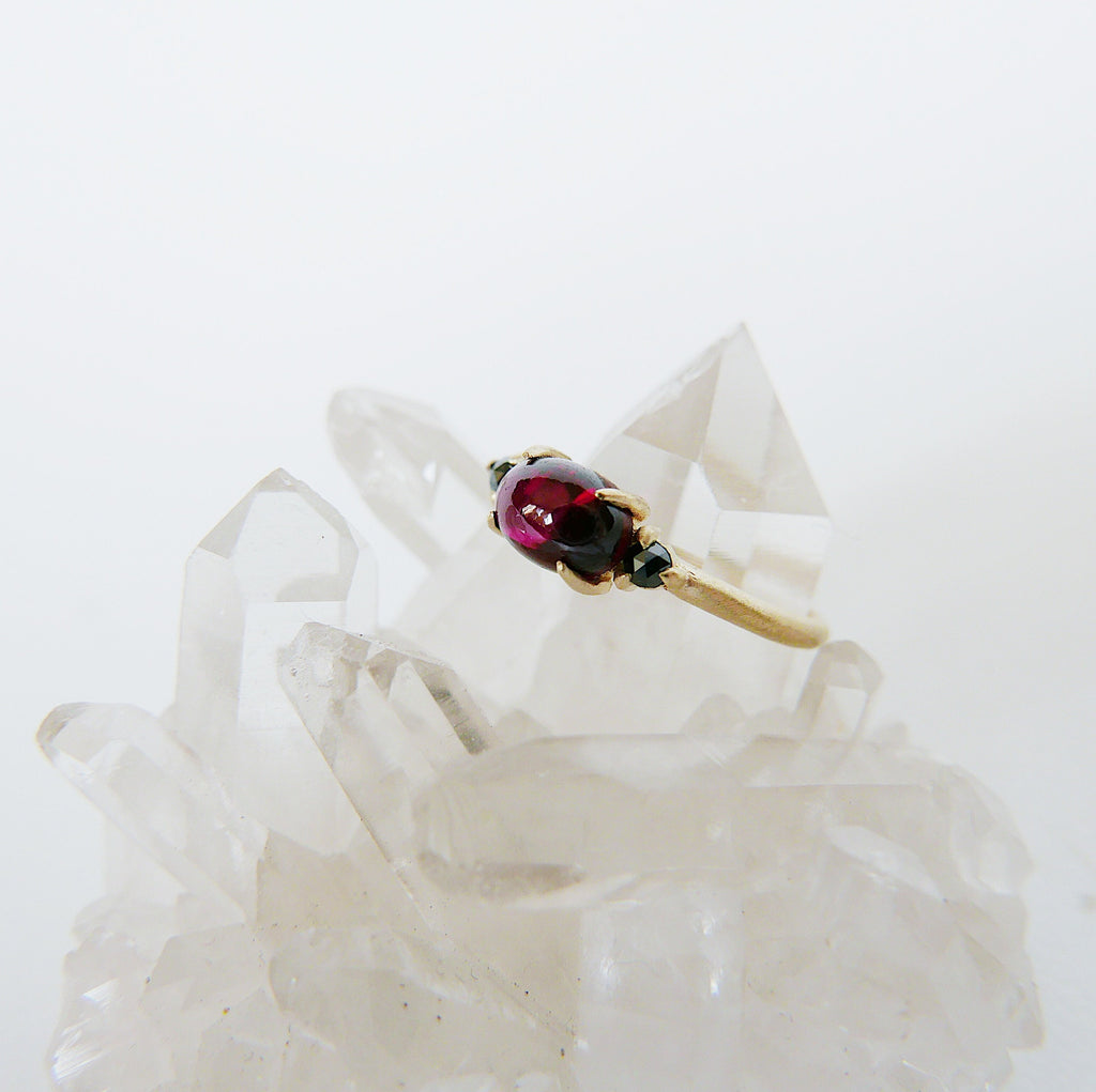 Oval garnet ring, three stone ring, garnet and black diamond ring, 14k gold cabochon rhodolite garnet ring