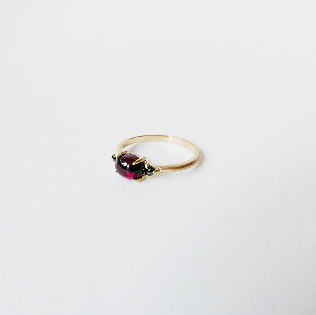 Oval garnet ring, three stone ring, garnet and black diamond ring, 14k gold cabochon rhodolite garnet ring