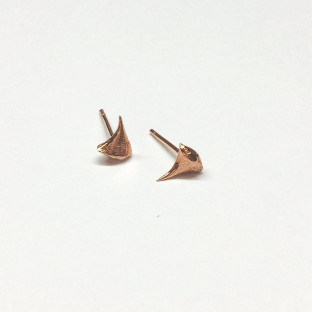 Rose Thorn Earring, thorn earrings, rose thorn studs, 14k rose gold earring, rose gold thorn earring