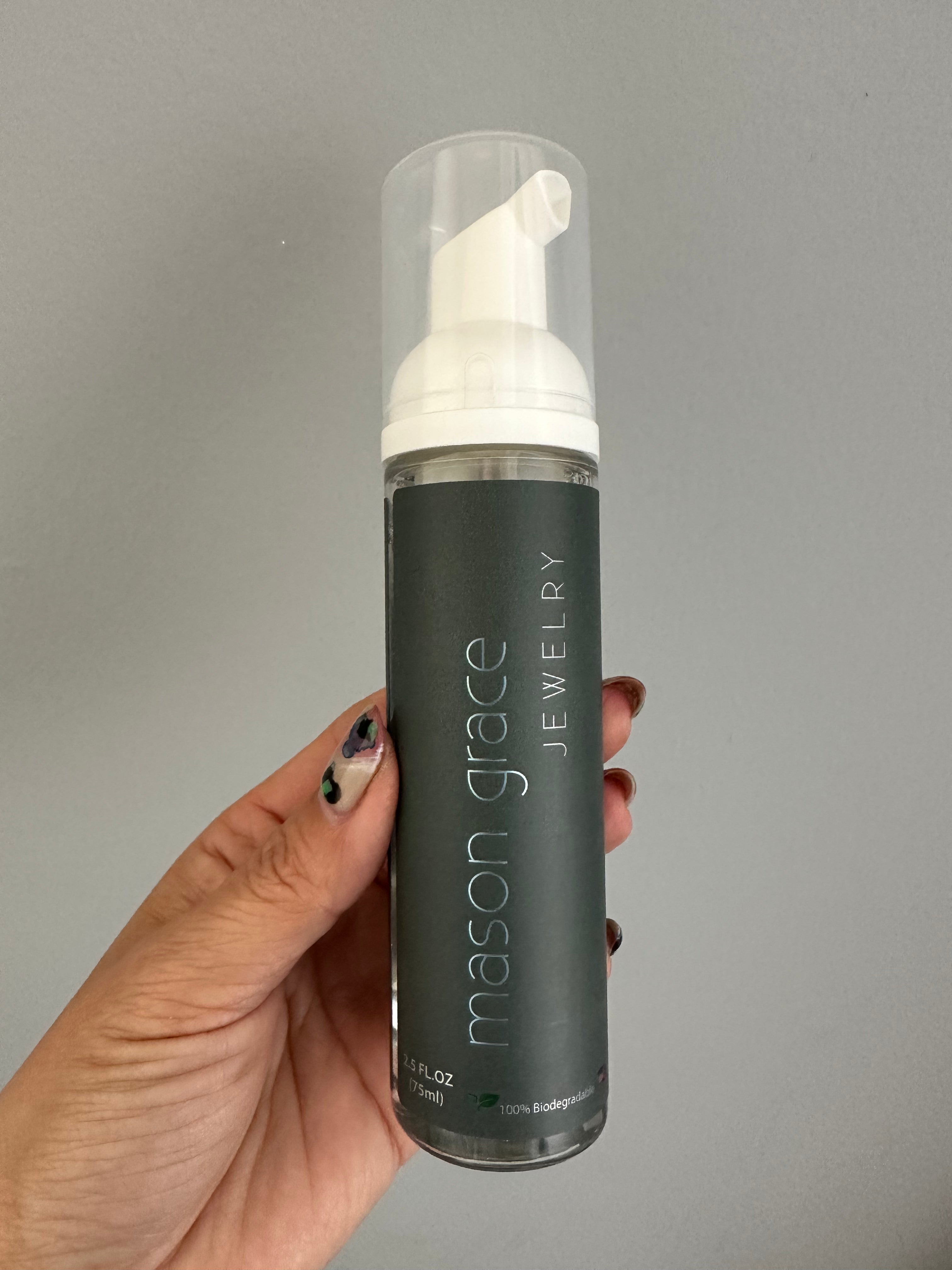 Liquid foaming jewelry cleaning solution