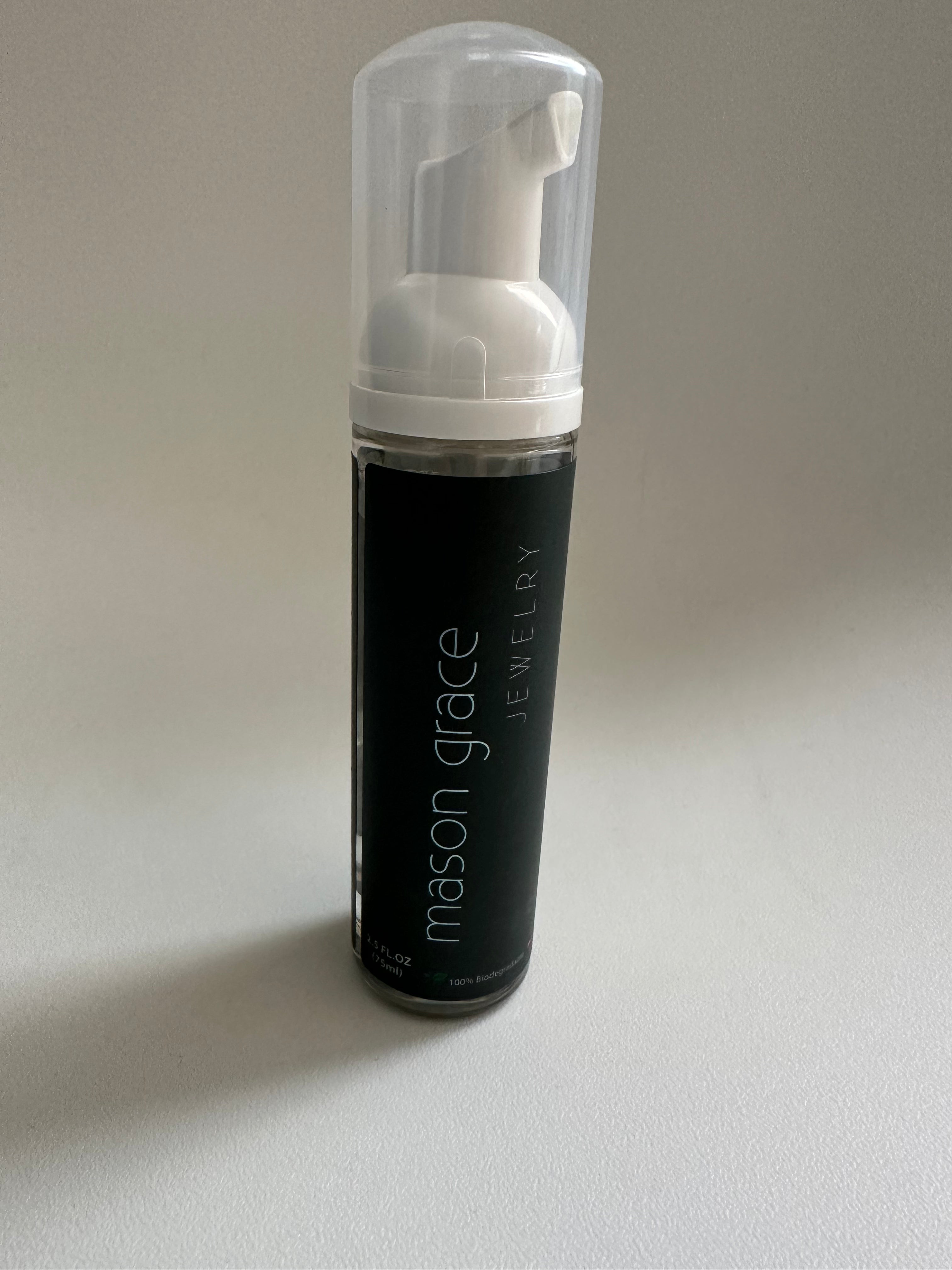 Liquid foaming jewelry cleaning solution