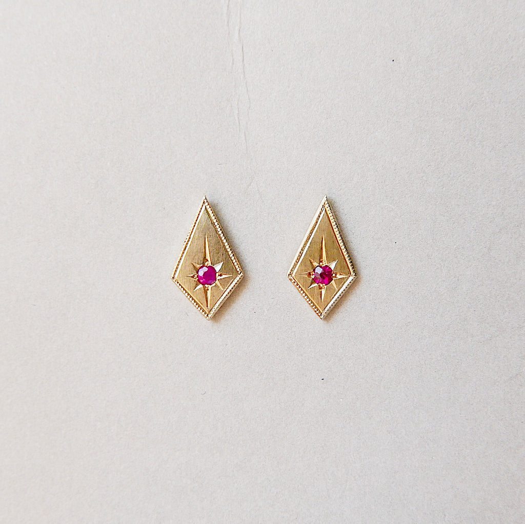 14k Diamond shape earrings, Modern kite earrings with Ruby, kite earrings, gold and ruby diamond earrings, ruby earrings, diamond shaped