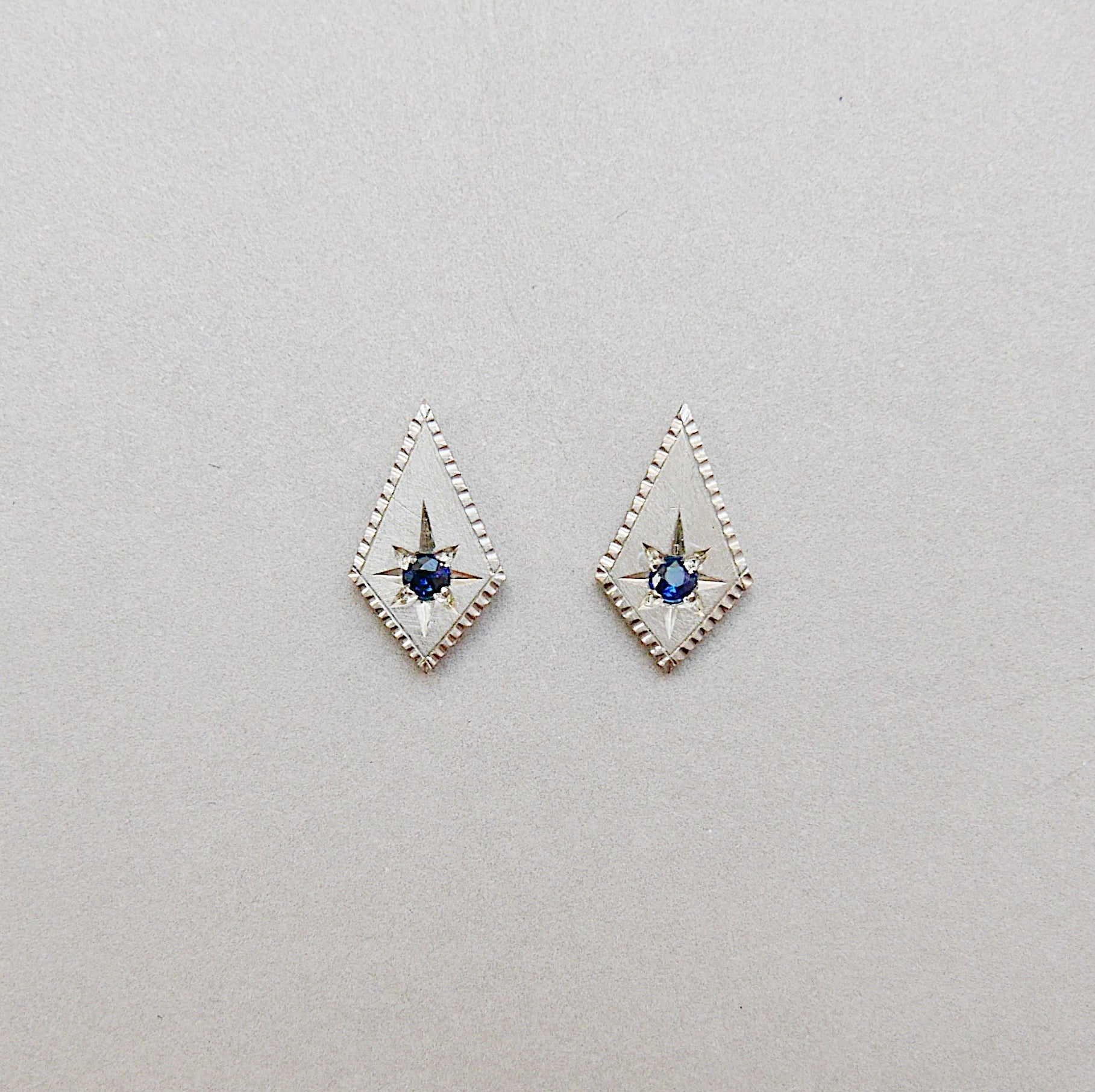 Modern diamond shape earring, Sterling silver Kite earring with sapphire, kite earring, geometric stud