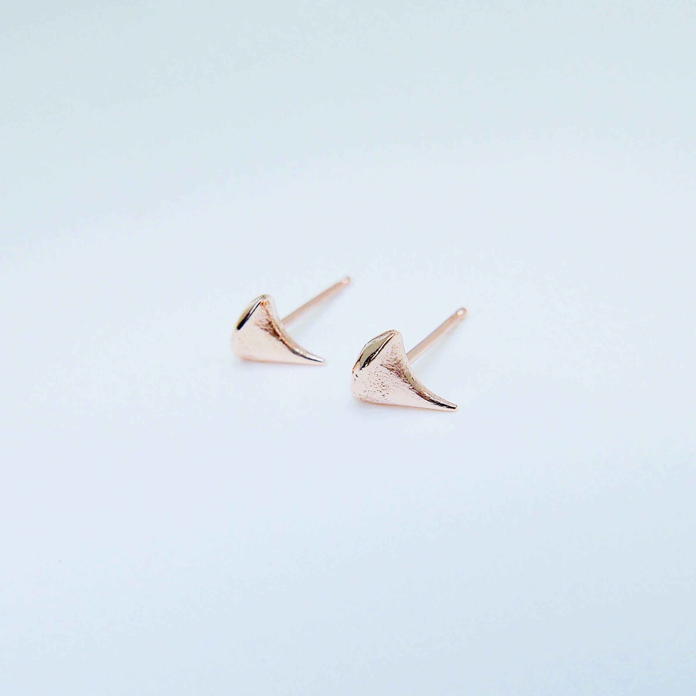 Rose Thorn Earring, thorn earrings, rose thorn studs, 14k rose gold earring, rose gold thorn earring